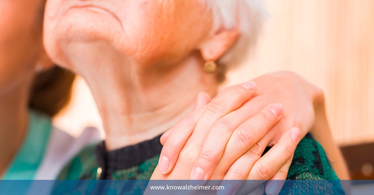 KnowAlzheimer's tweet photo. Para un paciente de #Alzheimer, uno de sus momentos más difíciles es cuando descubre que tiene la enfermedad. 
Cuéntanos cómo tratas tú a tu ser querido una vez se ha hecho consciente de la enfermedad. https://t.co/Zddj6PTBLI
