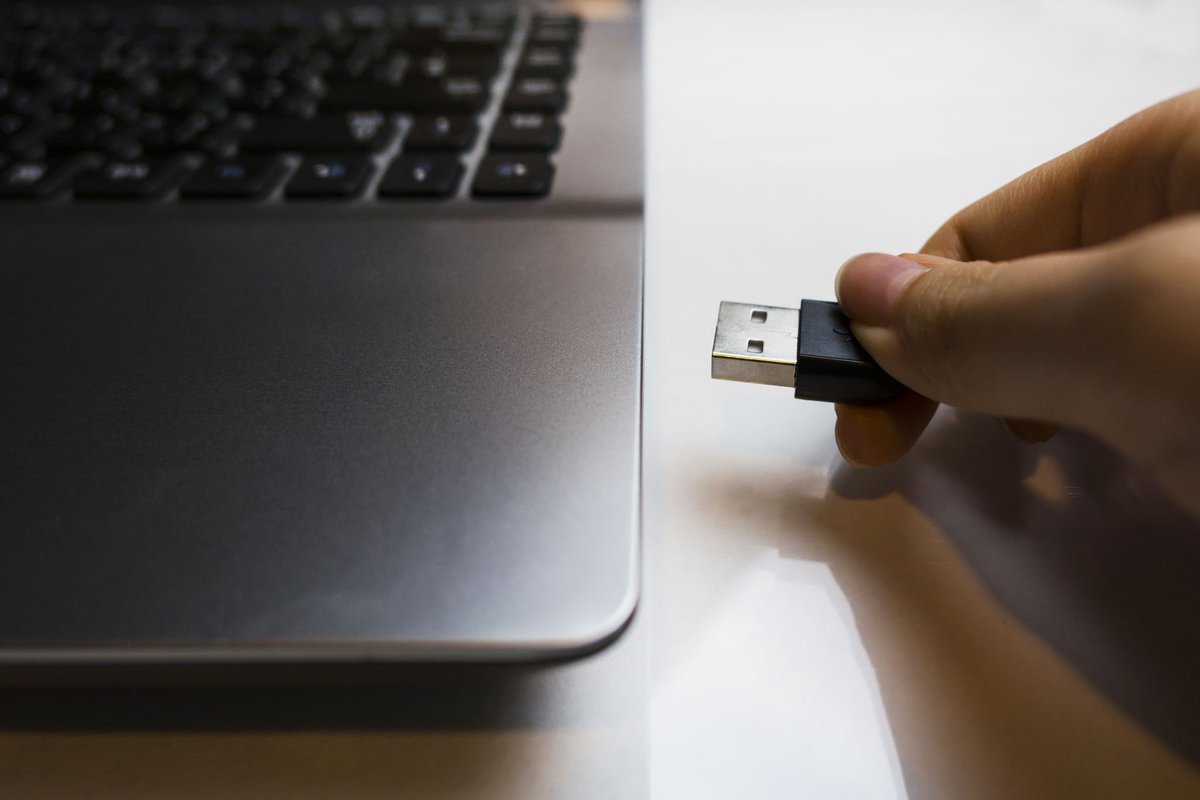 ThinScale's tweet photo. ThinKiosk's USB Device Blocking feature prevents users from being able to access USB-based storage devices, so you can keep your corporate data secure. More info  https://t.co/zErvRq11Fo #USBblocker #VDI #security #endpoint #gdpr #EUC #thinclient https://t.co/F9hYFGEtJW