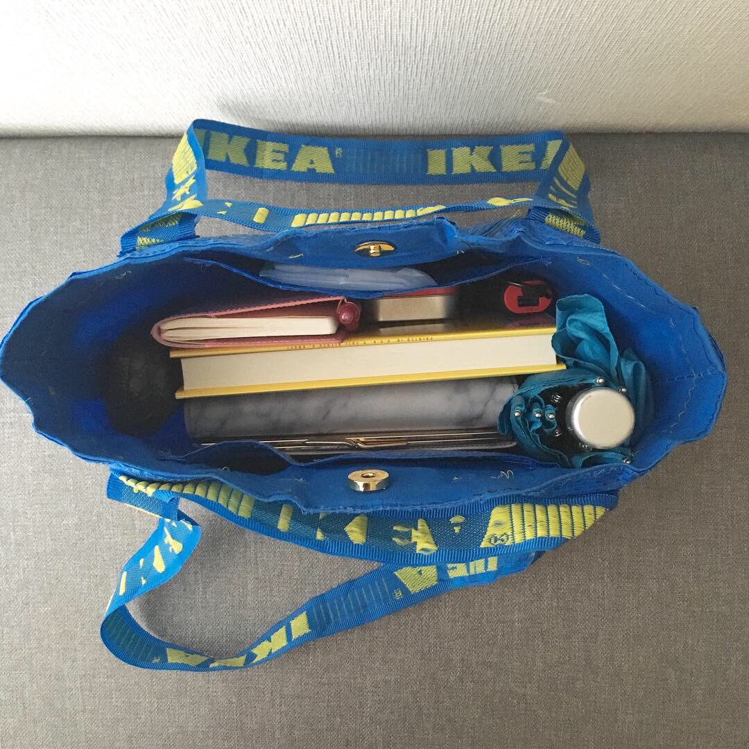 mai_tweets224's tweet photo. Made an IKEA purse complete w/ lining, three inner pockets, and magnetic snap closure #IKEA #ikeafashion #DIY https://t.co/wlINCFxWBK