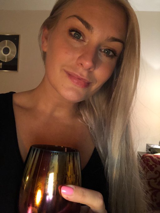 Cheers everyone 🥂😘 https://t.co/TiWn8TBrIR