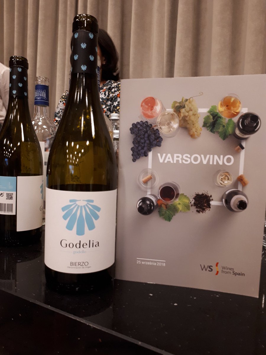 Maria1Naranjo's tweet photo. #VARSOVINO: #SpanishWines Audrey Doré tasting @BodegasGodelia @FoodWineSpain Excellent Wine from BIERZO 🎉👍🏻🍷🇪🇸🍇 https://t.co/ZGHBZ2MQOa