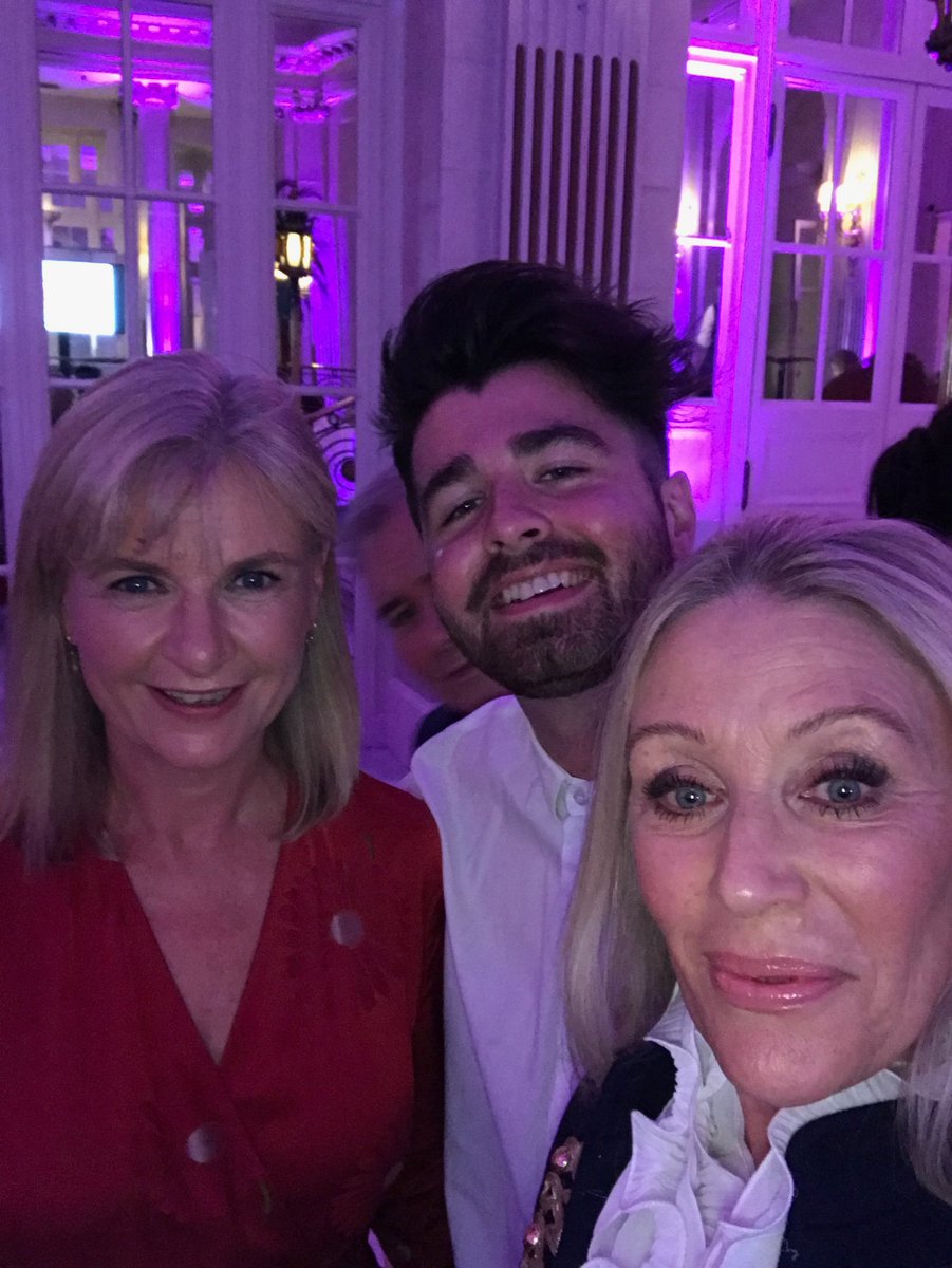 Fun night ⁦@BestMagOfficial⁩ hero awards with homie ⁦@Jordan_Lee⁩ beautiful ⁦@GabyHuddart⁩ and bombed by amazingly fab ⁦@EamonnHolmes⁩ 💖💗