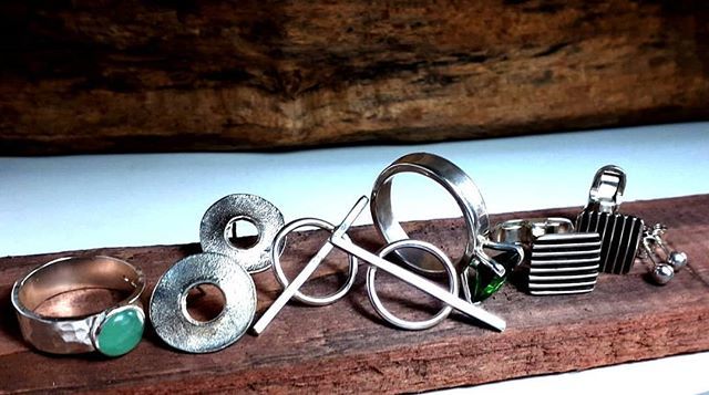 ARCNicholasGuy's tweet photo. A few designs I have been working on lately
#ARCjewellery #creative #jewellery #handmade modern jewellery design 
#jewellerydesign #gemstones #jewelry #texturedjewelry #modernjewelry https://t.co/zLkN1hkiod https://t.co/lhPps0zD9Y