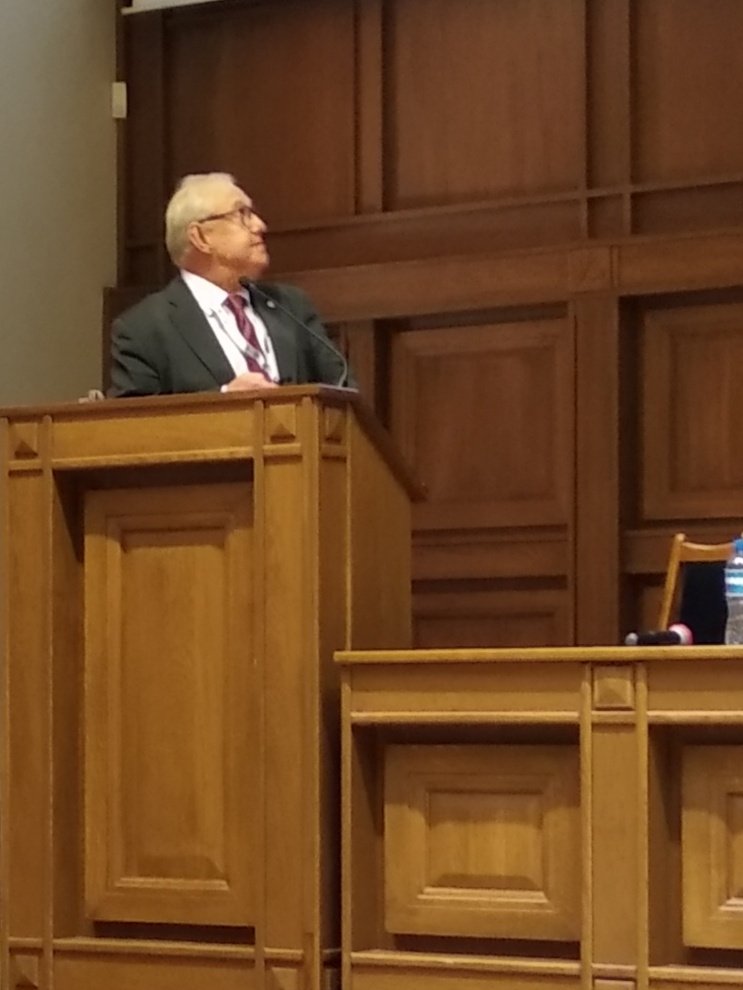 ignasi's tweet image. @ucylpay now addressing the issue of research metrics and evaluation at #OS18GD #OpenScience