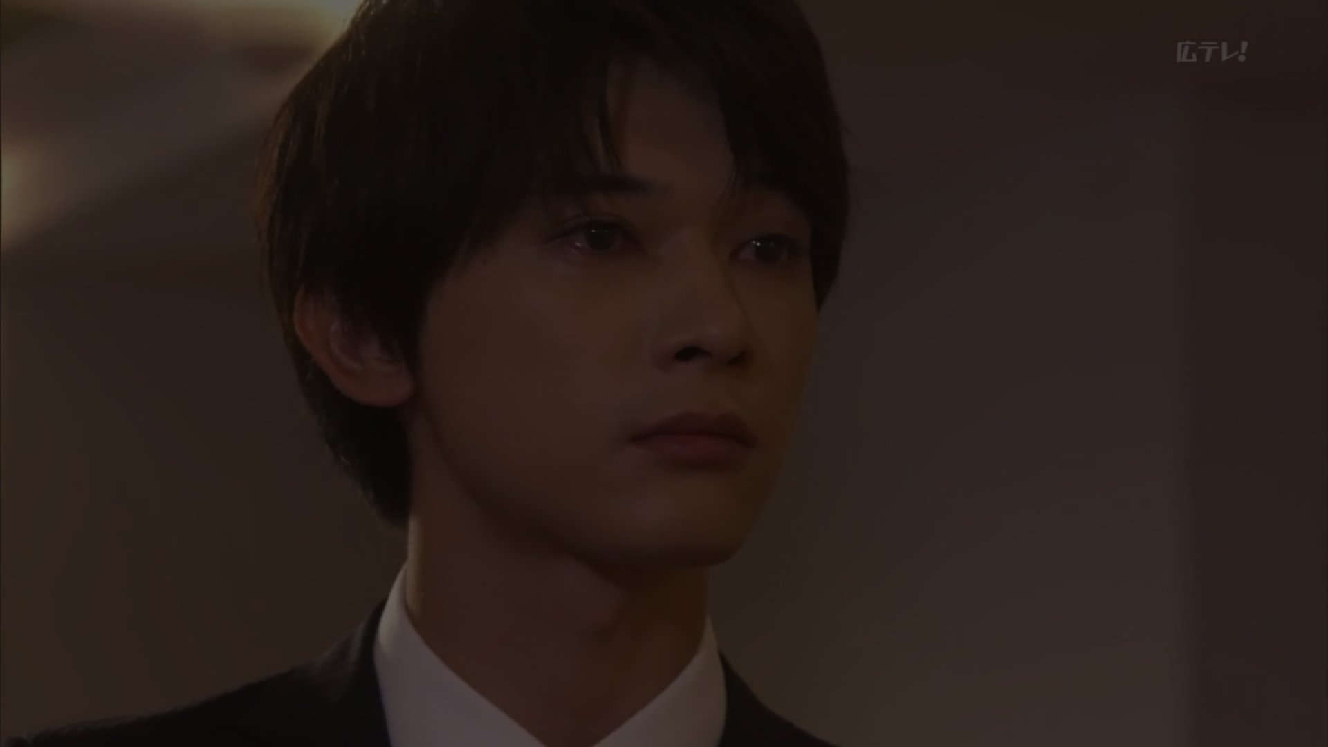 Melody Chen 耶 看完了 看到柏木王子這種哭哭眼都想衝進螢幕裡跟他說我願意了 欸宇佐美主編真的是很好的理想上司呢 吉澤亮坑底