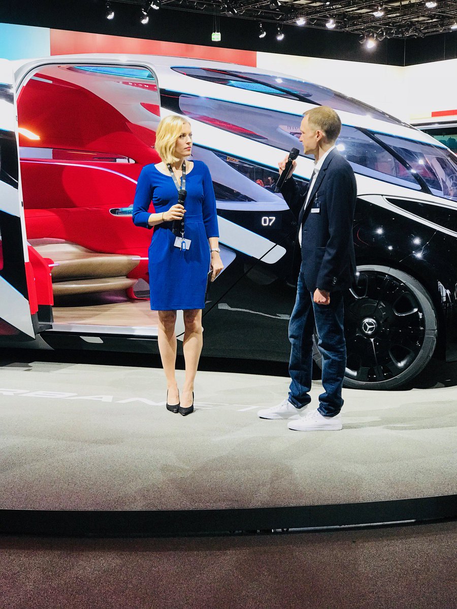 IAA Nutzfahrzeuge: Nachdem unser MUTABOR-Team für Kommunikation im Raum seine Arbeit fertig gestellt hat, übernahm das Showteam die Regie: 93 Shows für Mercedes Benz Vans &amp; Trucks, 4 Keynotes, 18 Sessions zum Thema Mobilität der Zukunft! Dank ans Team &amp; Jule Gölsdorf.