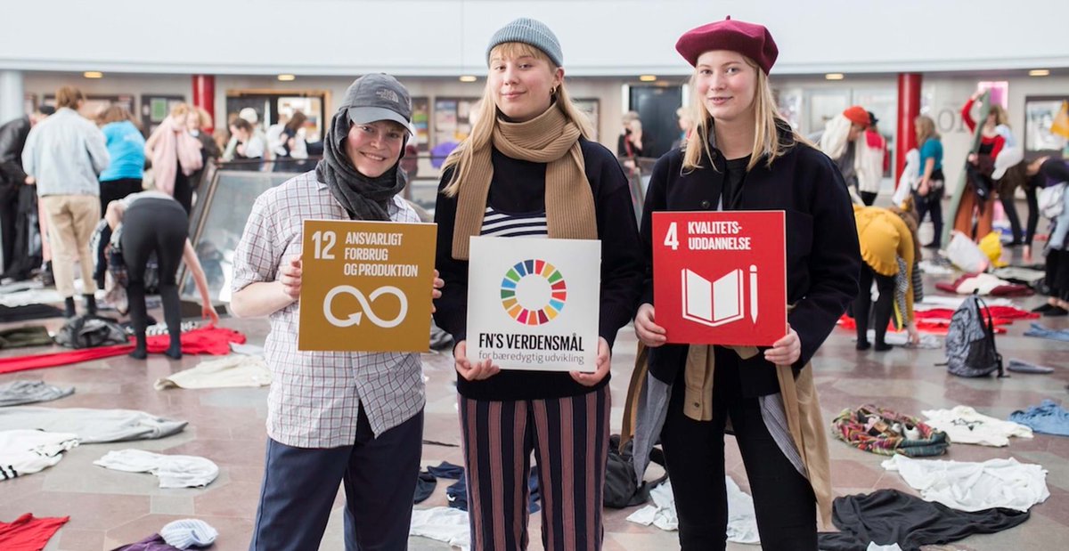 ggwcup's tweet photo. Good morning #UNGA! Today is the day:
GLOBAL GOALS WORLD CUP finals.
The balls are all pumped up and so are the teams! ⚽️❤️🎉 Can’t be with us in NYC? Follow #GGWCup #GirlsLounge for updates! Lilibeth Cuenca Rasmussen’s #TowWithTheFlow opening ceremony at 11:45. #Act4SDGs https://t.co/PEjvL7Uv08