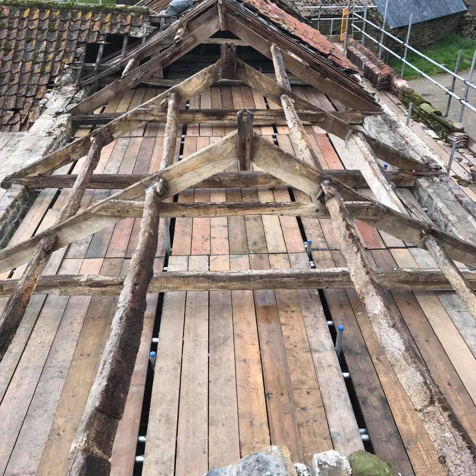 askscaffolding's tweet image. Scaffold erected to the perimeter of a barn fitted with a loading bay and an internal birdcage crash deck for re-roofing works near Bransdale North Yorkshire. #NorthYorkshire #Scaffolding #Ask