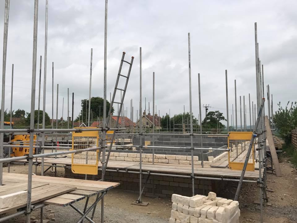 askscaffolding's tweet image. First lifts going up at a new build site in Westow, North Yorkshire.
#NorthYorkshire #Scaffolding #ask