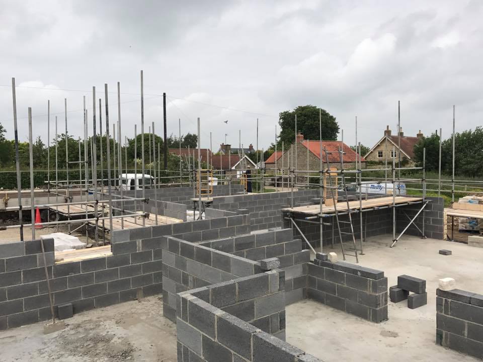 askscaffolding's tweet image. First lifts going up at a new build site in Westow, North Yorkshire.
#NorthYorkshire #Scaffolding #ask