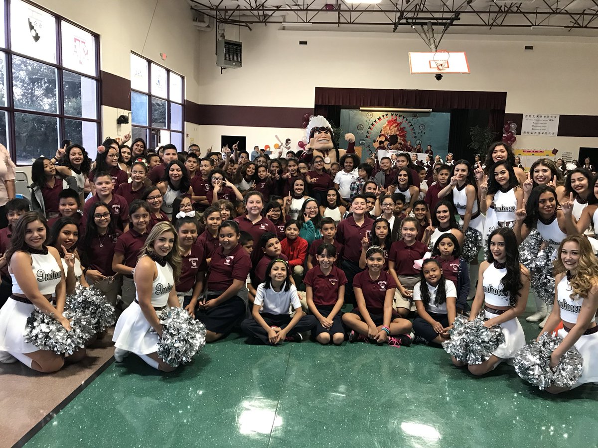 YHSDS4L's tweet photo. Helping our Ysleta ES warriors celebrate their 6 Distinctions awarded by The state of Texas! Way to go warriors!!! #yisdproud #YsletaHS #DancingSpirit #Indianmascot #TheDISTRICT https://t.co/F3V9HdK8wa