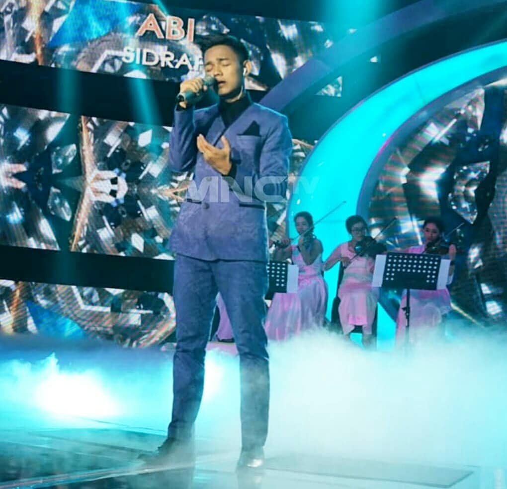 KDIOffc_MNCTV's tweet photo. "Zona Orchestradut" berhasil ditaklukan ketiga kontestan
.
.
Akankah zona selanjutnya berhasil ditaklukan juga? So stay tune terus di #Final3BesarKDI2018 https://t.co/ZKdI5M6JqB