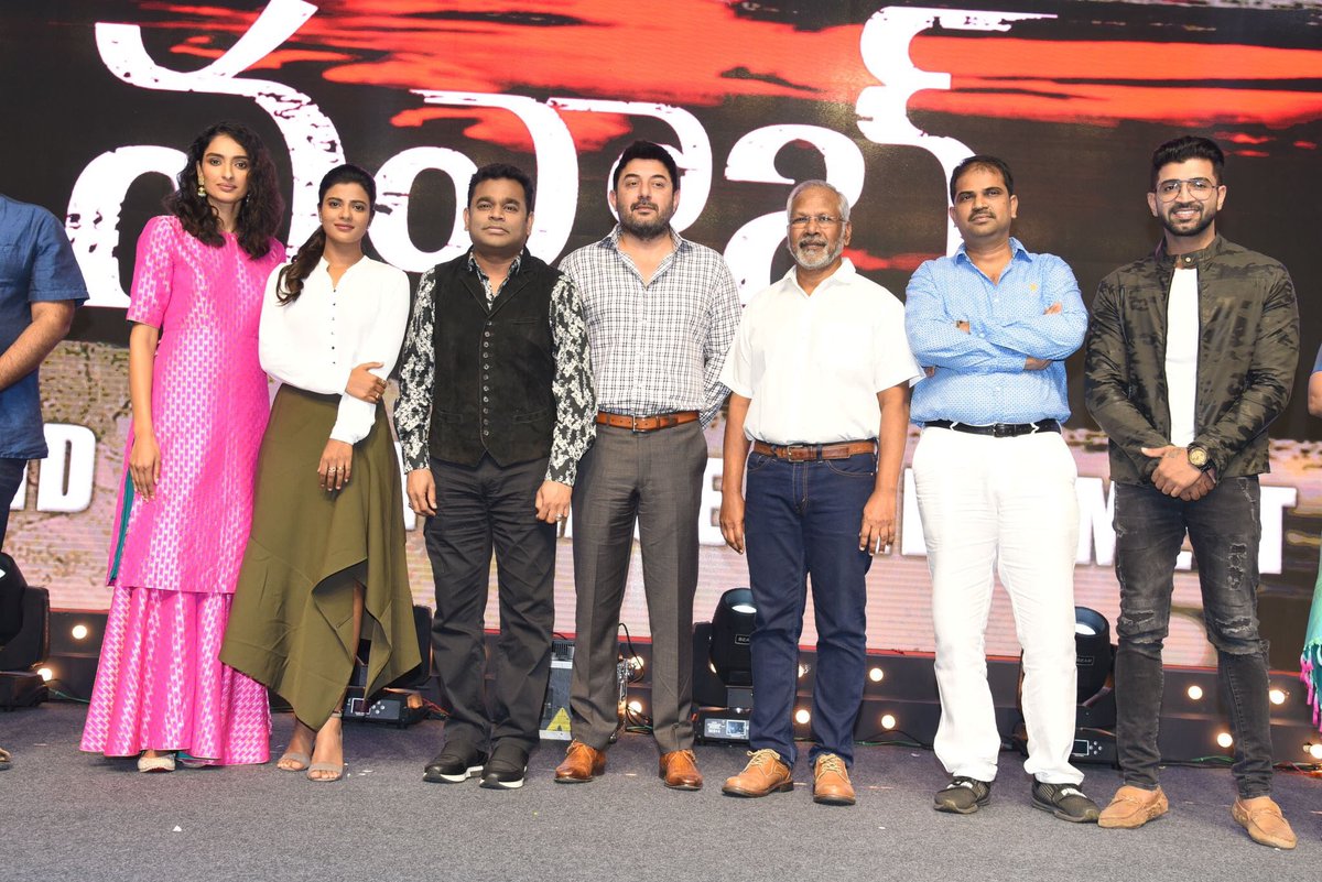 CinemaTweetz's tweet photo. #Nawab pre release event clicks..
#Nawabprereleaseevent #2DaysToCCV #2daysToNawab
#ManiRatnam @arrahman @thearvindswami @aishu_dil @arunvijayno1 @DayanaErappa @LycaProductions @aditi1231 https://t.co/3tkWfGOhPm