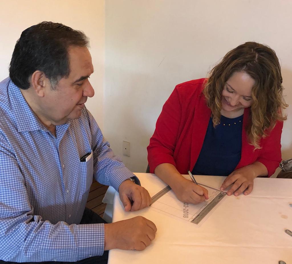 rosaurarmz's tweet image. Hace mucho tiempo que no le firmaba a nadie para algún cargo en el PAN. Pero hoy sin dudarlo le firmé al que será el próximo secretario general de @AccionNacional: @LariosHector ¡todo el éxito! ¡El Partido y el País te necesitan!