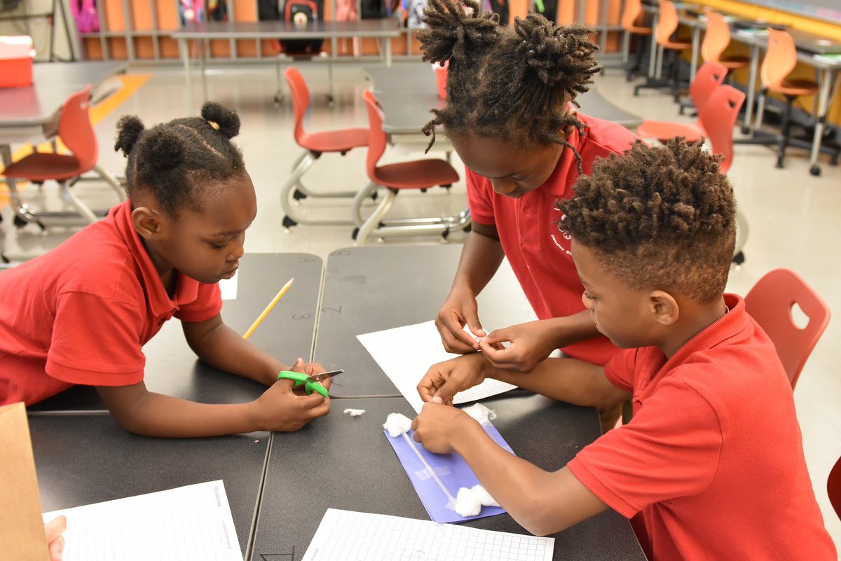 dcpublicschools's tweet photo. Engineering design challenges help students at @HendleyES develop critical thinking and teamwork skills through joyful learning opportunities with a focus on #STEMeducation. https://t.co/DFu8GGCksC