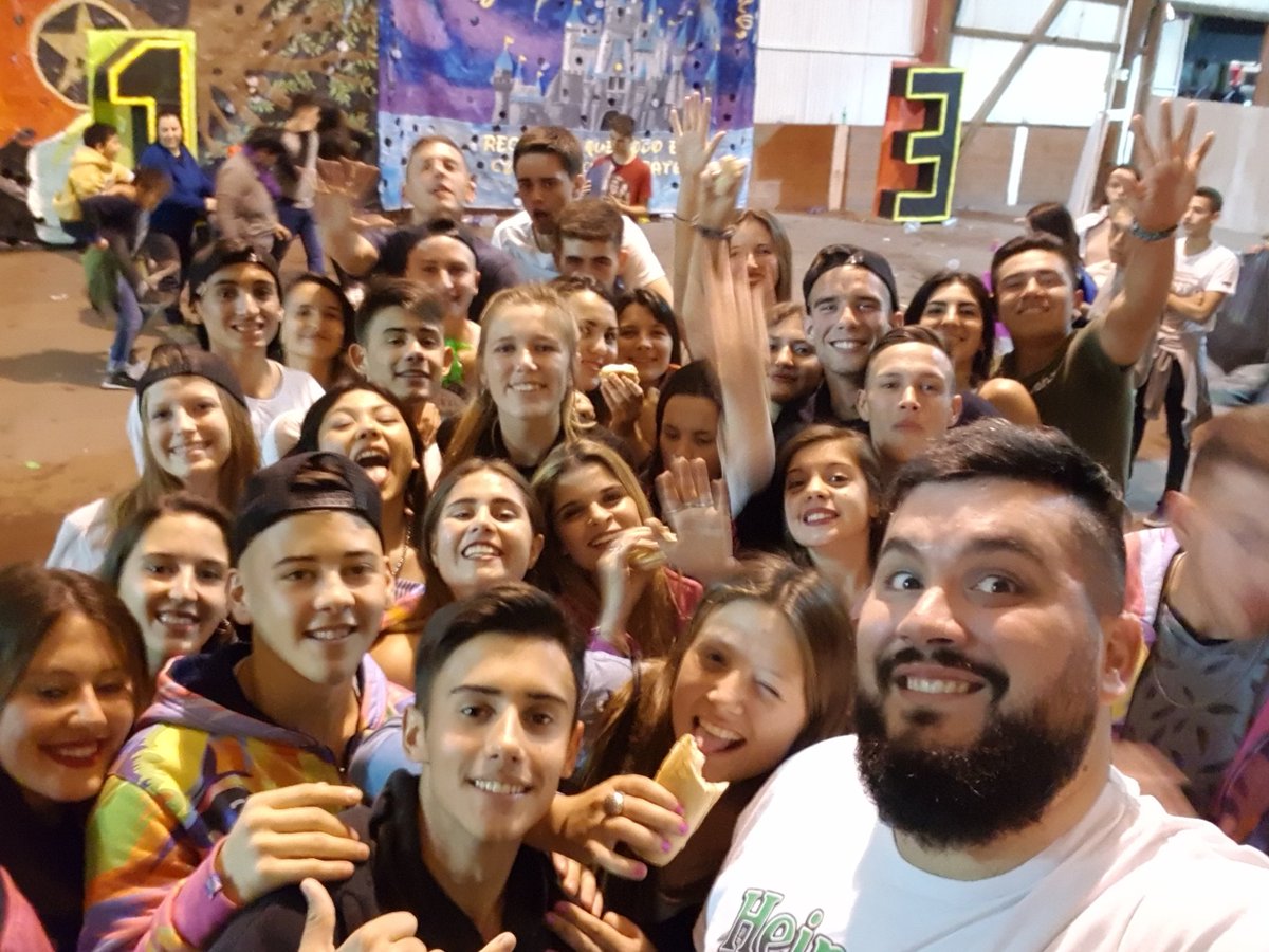 chiquitodjok's tweet photo. Miles de gracias @pro18macia por haberme tenido en cuenta para las noches de galpón!!! Una experiencia más que linda haber compartido esto con ustedes !!! Los quiero mucho  y ojalá los cruce alguna otra noche en alguna fiesta !!!😊🙌💯❤ https://t.co/7lnsfesBLL