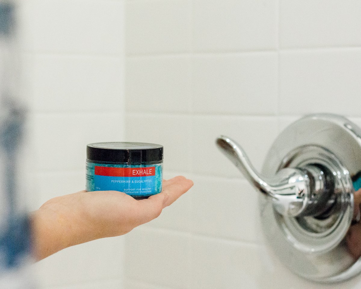 blumsilife's tweet photo. Whether you're trying to soothe sore muscles after a hard workout or wanting a relaxing soak, EXHALE is your go-to #bathsalt. Shop now - https://t.co/4JRq6OMTMI #MoodMindBody Photo: @brittanypeterson https://t.co/SPfpE0l02J