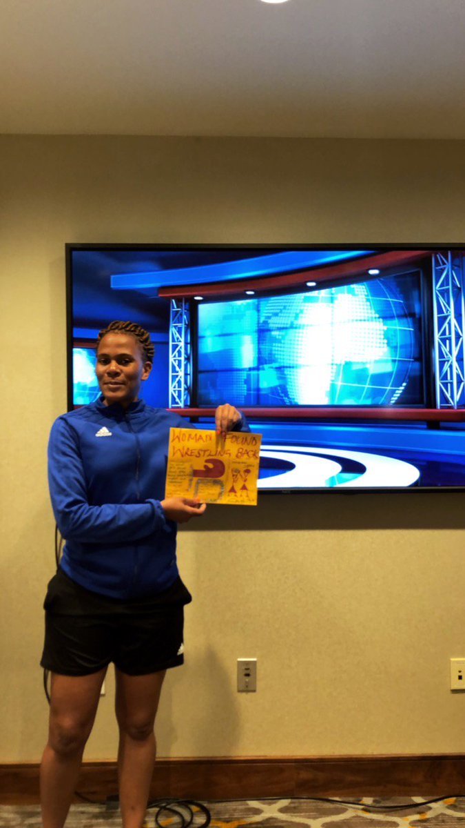 SportsEmpower's tweet image. BREAKING NEWS: Delegates played the role of news anchor and "reported" how sport can #empower women in their home countries. "This helps me to connect the problems and issues with what I want to do to solve it." - @juliafvergueiro #EmpowerWomen #GSMP2018