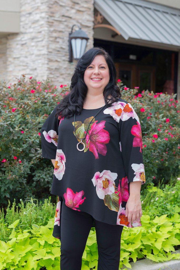 a_splashofsass's tweet photo. Florals are perfect for all seasons!

Grab looks like this in our incredible sassy sizes before they are gone!

They are going quick so don’t wait! 
————> https://t.co/nMby5Z4Qai
.
.
.
.
Staples
FLoral Tunic
$159

IC by Connie K
Black Pant
$95 https://t.co/wvJBqk5HvZ