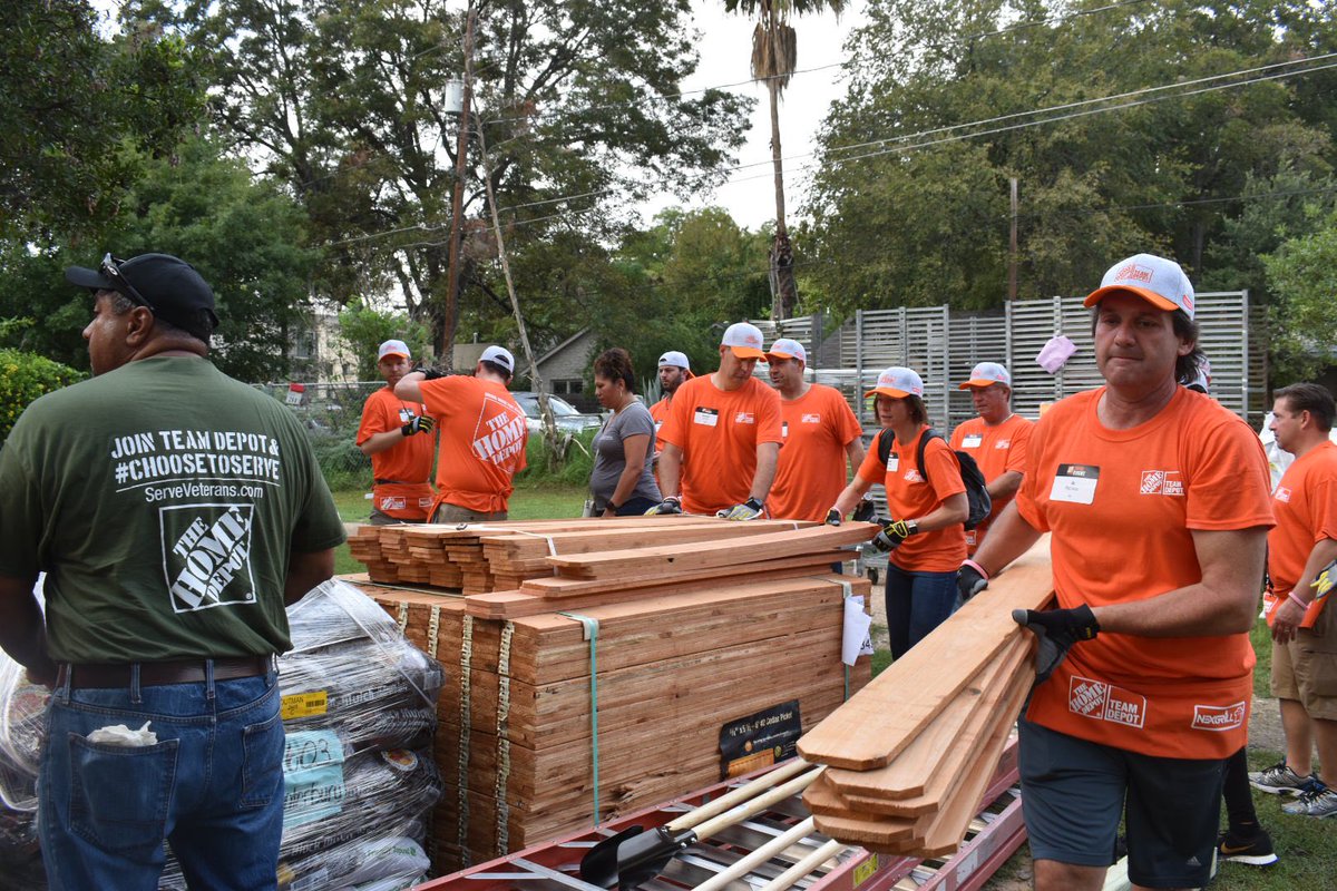 THD_Hillary's tweet photo. #CHOOSETOSERVE #D91 @mlp814 @josh_mayou @lbrucewillson @TeamDepot https://t.co/5B6m4RNiuA