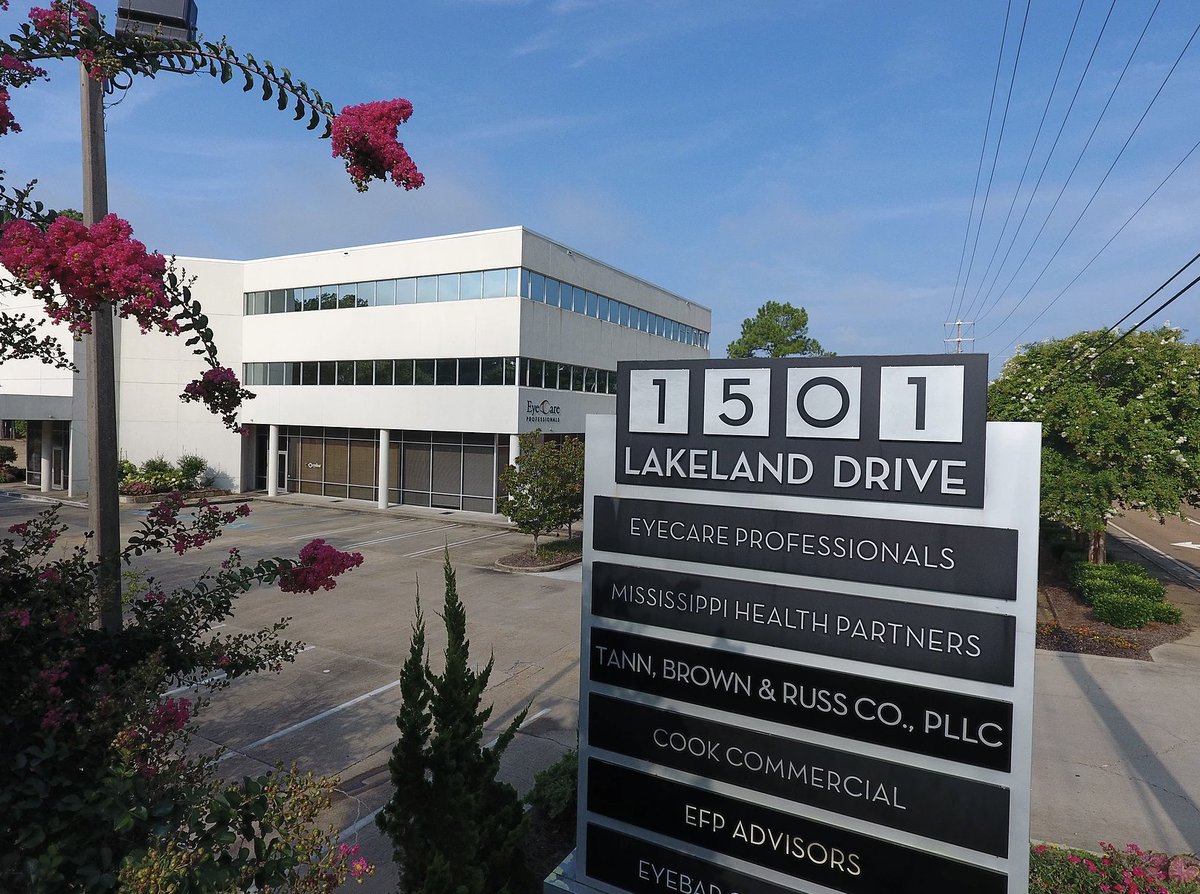 StateStGroup's tweet photo. THIS JUST IN! We have space available at one of our most coveted locations! Check out our professional space with two large offices and coffee bar with windows overlooking Lakeland Drive. https://t.co/kDoTn34Xah https://t.co/rAt6UOdPID