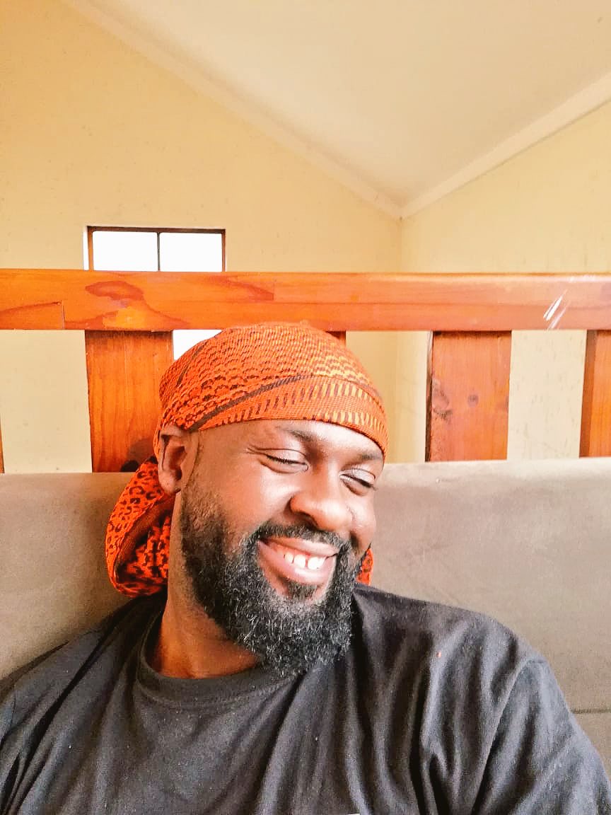 Blaklez's tweet photo. Tlogelang tuku yaka ✋ https://t.co/meaxRBVRic