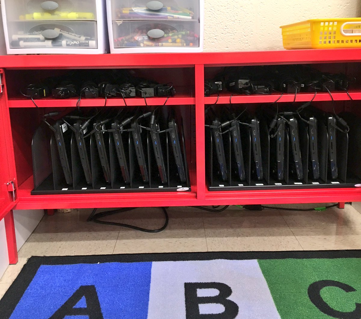 Transitioned from 1:1 iPads to Google Chromebooks this school year for grades 3-8. <a href="/GoogleForEdu/">Google for Education</a>