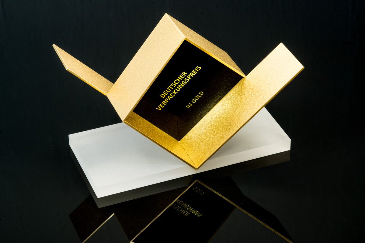 #Verpackungspreis in Gold für FlexiClose(re) von der Schur Flexibles Group. Neuartige #Tiefziehverpackung. Polyolefin-#Monomaterial. Hohe Funktionalität bei Transparenz, Festigkeit, Barriere-Eigenschaften und Wiederverschluss. Spezielles Herstellungsverfahren der Deckelfolie.