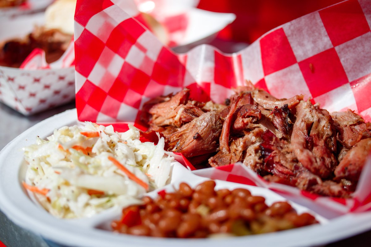 PuckettsTrolley's tweet photo. Bluegrass lovers &amp; foodies, come one, come all! The second-to-last Full Moon Pickin' Party of the season is THIS FRIDAY at 7p at the Percy Warner Park Equestrian Barn and we'll be there serving BBQ and other great eats to kick off the weekend! @FOWPNashville https://t.co/gxaTudQB35