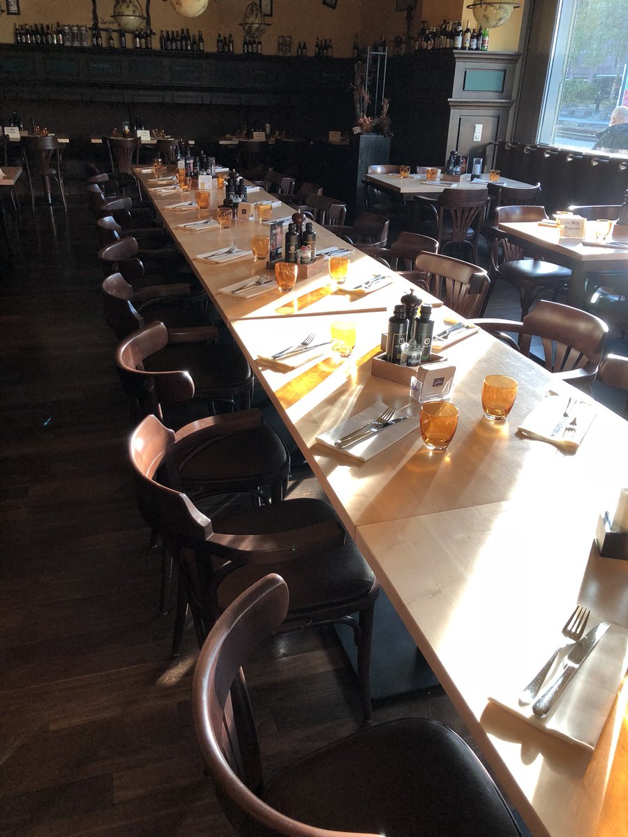 Warm up &amp; informal get-together starts at 7 pm at the restaurant DÜX !