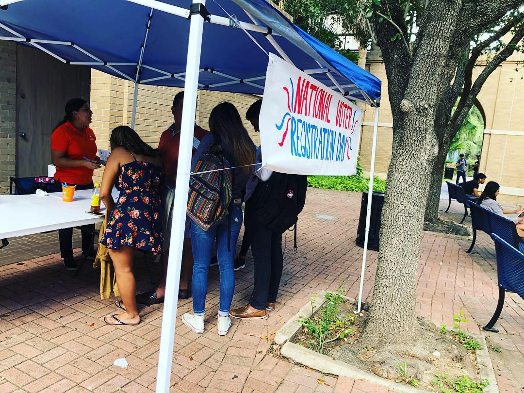 TSCStudentLife's tweet photo. Are you ready to register? It's #NationalVoterRegistrationDay and we're here at the North &amp; South Courtyard ready to help! https://t.co/WmskGPpanC