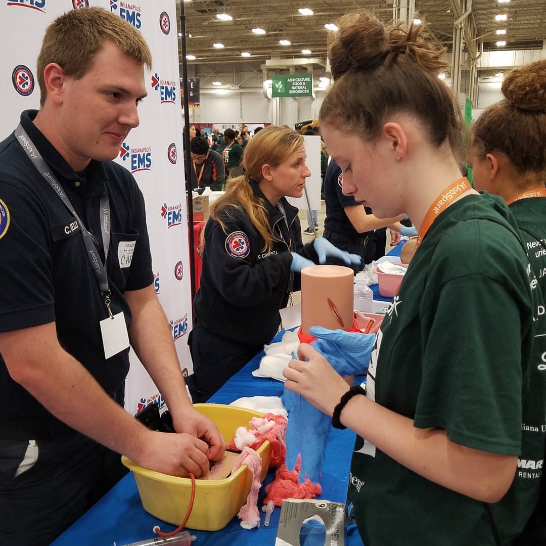 IndianapolisEMS's tweet image. Teaching #StoptheBleed can be messy at #jajobspark #whenigrowup