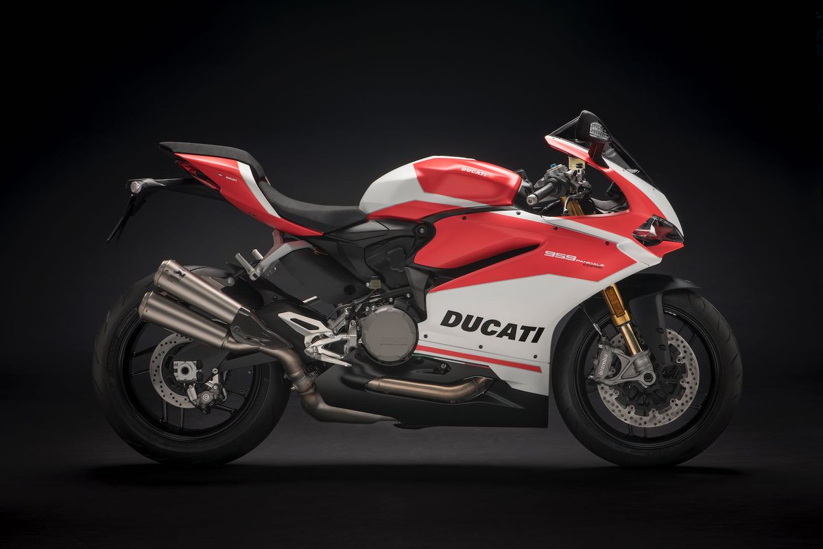 motohive's tweet photo. @Ducati_India launched the 959 #Panigale #Corse in India at Rs 15.2 lakhs (ex-showroom). Gets a MotoGP inspired livery, but misses out on the Ohlins suspension, Akrapovic exhaust &amp; Lithium battery from the global-spec motorcycle. https://t.co/Ahy2rOEGZ7