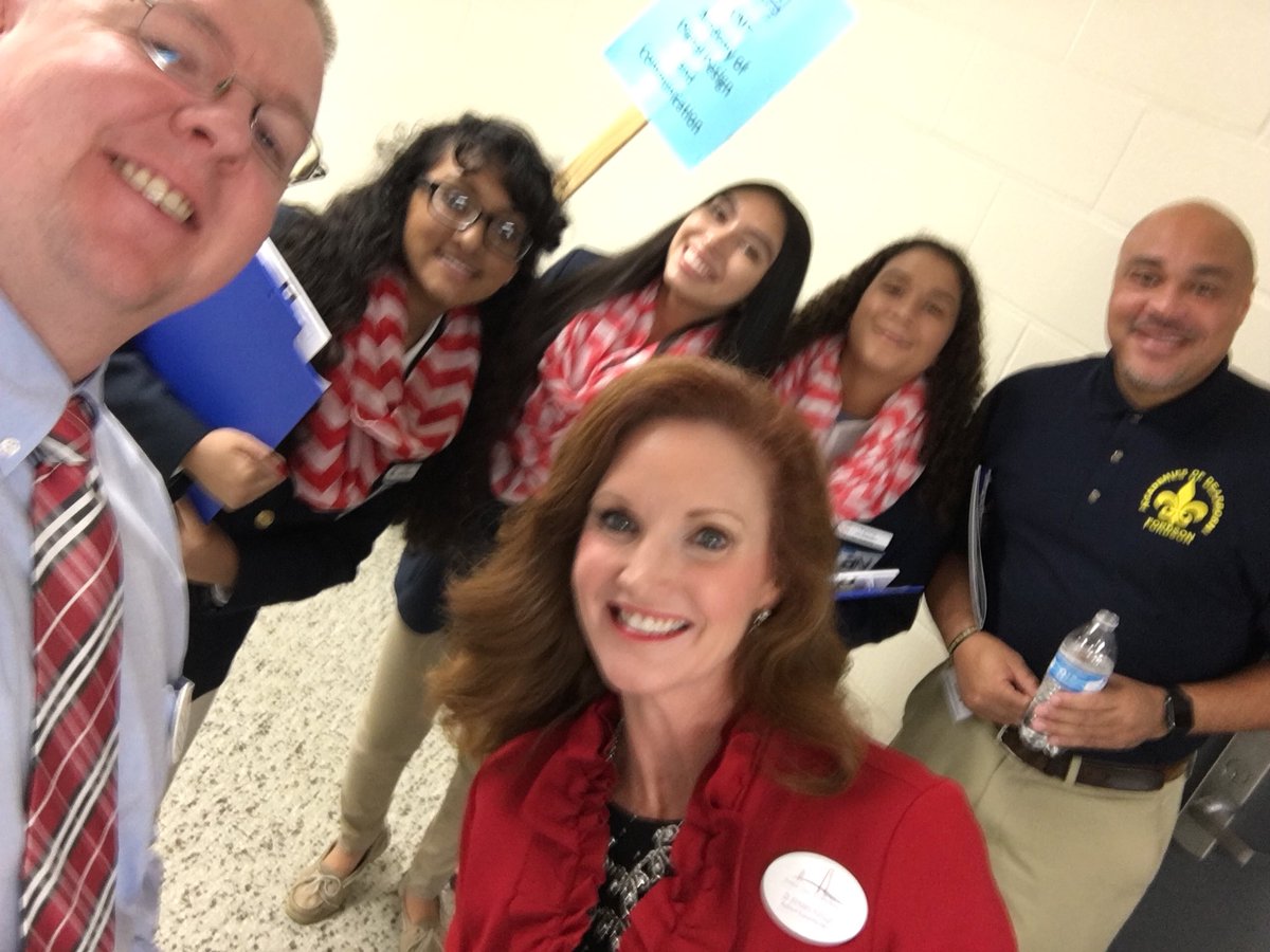 KimHartlage's tweet photo. Having fun with our student ambassador friends at the Academies of Nashville Study Visit #ANStudyVisit @mcgavock_high #impressivestudents https://t.co/VmBPoVFEdl