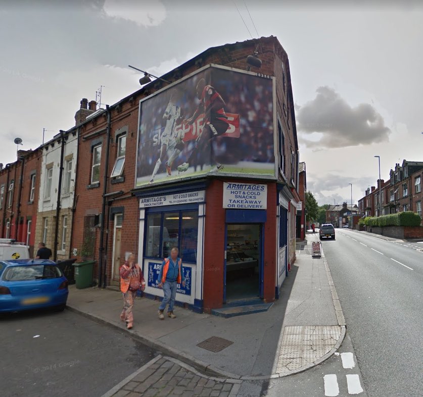 typesettingls's tweet image. Rejuvenation. This lovely hand painted sign on Domestic Street in Holbeck has had its years turned back. Once (2014) covered completely, then left grubby (2017), it’s now in fine health! Thanks @Championwonder for the pic! #typesettingls