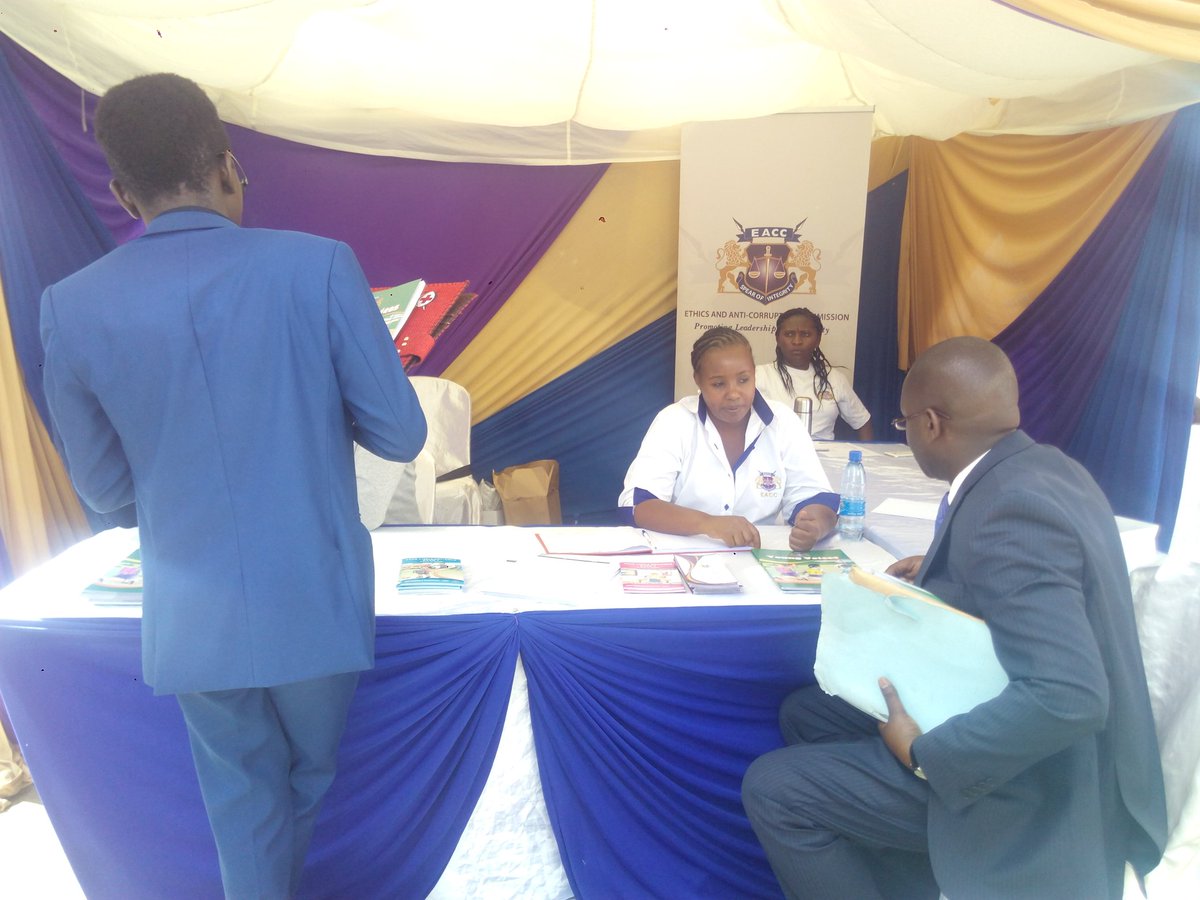 EACCKenya's tweet photo. @EACCKenya officers engage with members of the public during the LSK Legal Awareness Week 2018 at the LSK Parking Yard at Milimani Law Courts. #MulikaMalizaUfisadi https://t.co/B9GKx8xk0w