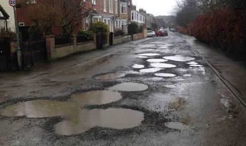 sribeye's tweet photo. @potholehandle 
User @guestUser reported pothole at lat: 12.979871, long: 77.6954661 
 https://t.co/U9NfayRdPg

--Powered By 3B