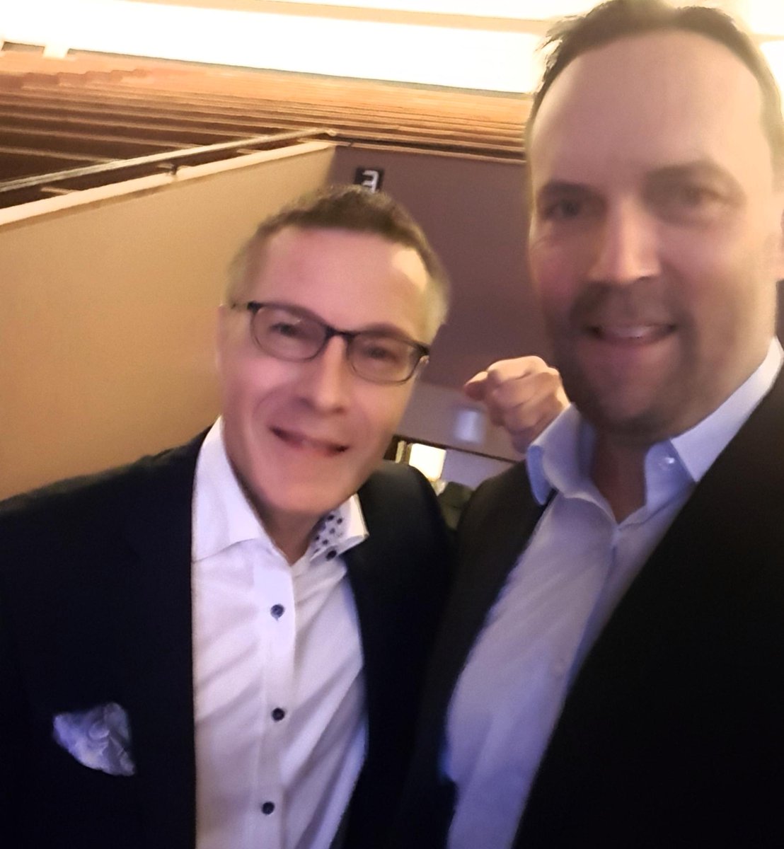 Digitase's tweet photo. Taloushallinnon Selviytyjät #eduhousesummit Aiheina mm.
#ohjelmistorobotiikka #tekoäly  #koneoppiminen ja kuitenkin tärkeimpänä #asiakaskohtaaminen
Ja taustalla olevaa #digitase ammattiosaamista unohtamatta, josta takeena vanha työkaveri Kari Alhola https://t.co/1PONOxe4AM
