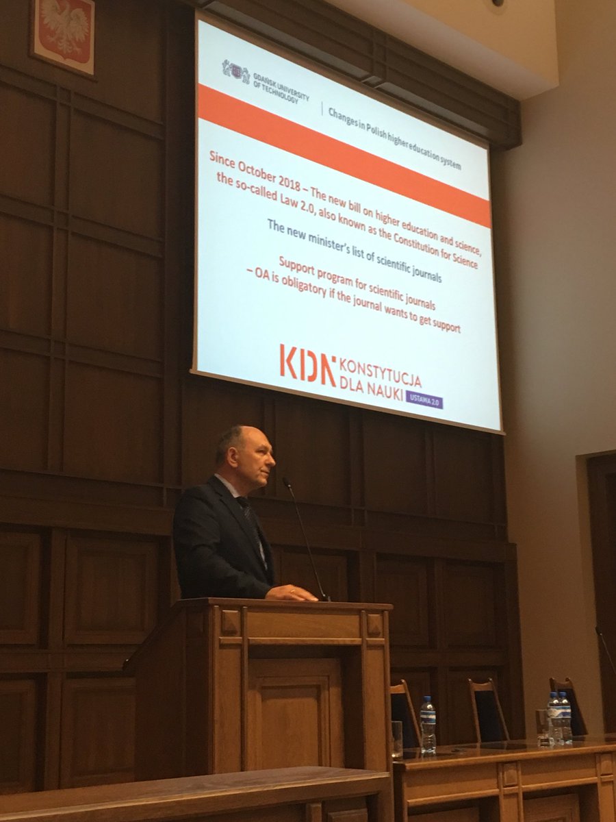 BibliotekaPG's tweet image. #OS18GD Prof. #JanuszSmulko from @PolitechnikaGda; how #researchvisibility through #openscience &amp;amp; #openaccess influence achieving higher #impactfactor #cOAlitions #ConstitutionforScience #KonstytucjadlaNauki #Ustawa2_0 @BibliotekaPG #MOSTWiedzy