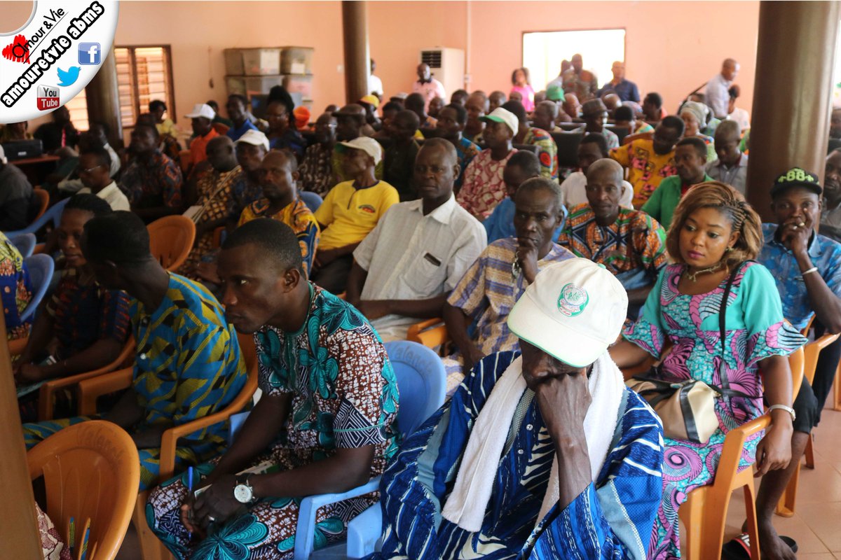 amouretvieabms's tweet photo. Séance de plaidoyer à l'endroit des populations de la zone sanitaire #CBGH dans le cadre de la #JMC2018 avec le consortium @ABMS_BJ @ABPFIPPF @CARE_BeninTogo  @gouvbenin #IDecide https://t.co/38K5WZBmi2