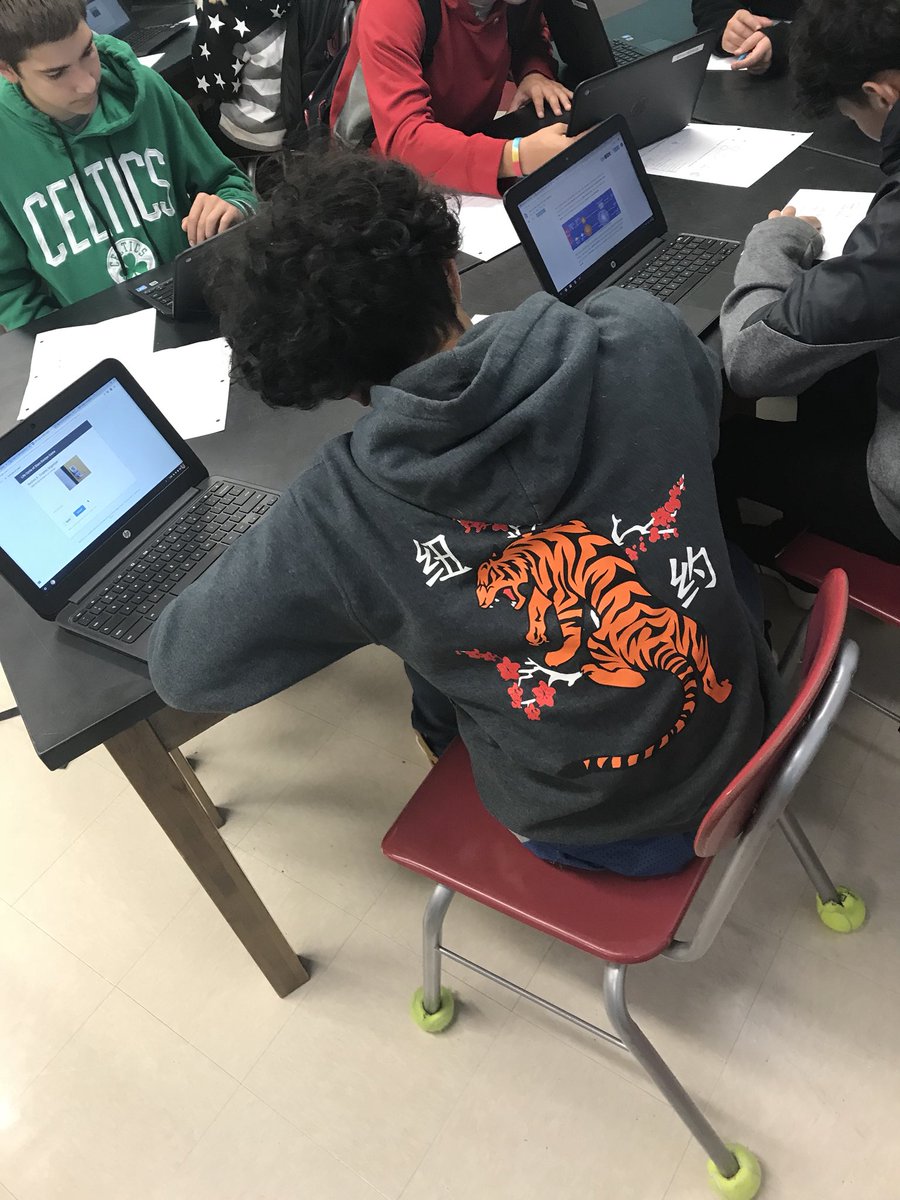 mrsschwab1's tweet photo. Escape Room game while learning about the Life Cycle of Stars. #EPHS #teachTownies #EPScience @MsShaniWallace @grahamjennifer2 @dalila_raposo https://t.co/oeywSm9g9J