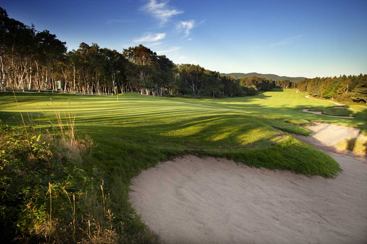 The 18th hole at the highlands links is a mid-range par 4 that plays back towards the clubhouse. This hole is the perfect finisher for a round and offers one last chance to score. 
⛳ Highlands Links #18
--
#GolfCB