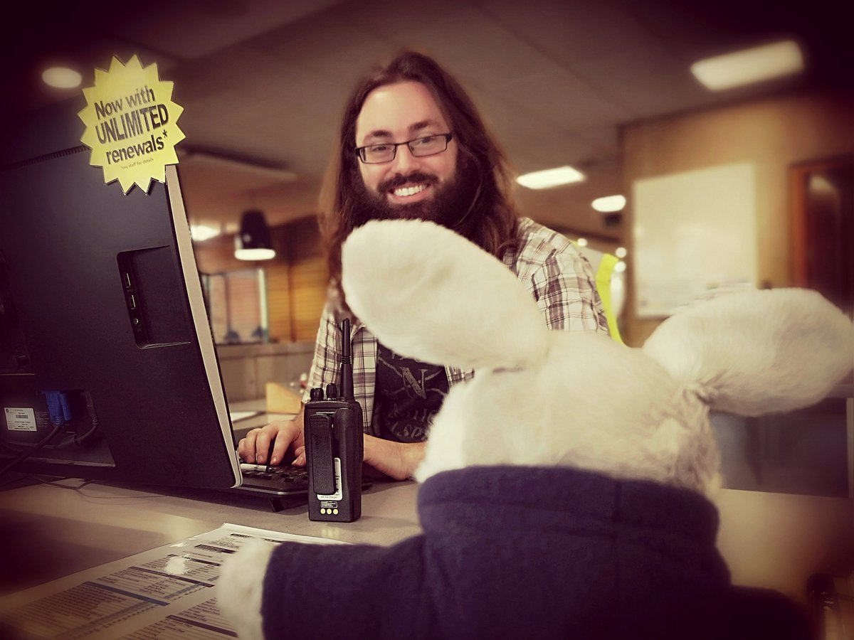 UEALibrary's tweet image. Ziggy the @UEALibrary mascot has found his way to the friendly library front desk already. Have you?

Get on down to explore the phenomenal library we have here at @uniofeastanglia. We have 6 floors, countless cosy nooks to discover, and more! Come and say hi today!

#ueafreshers