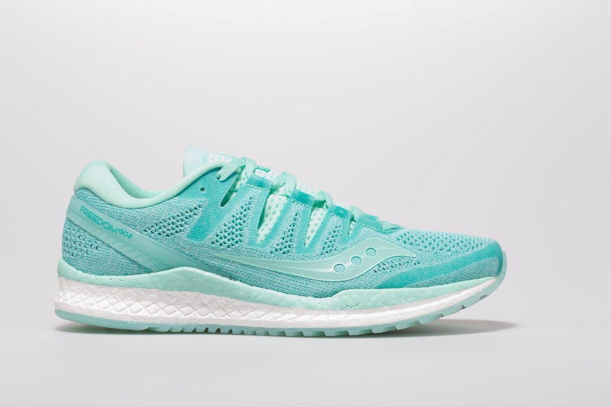 SauconySpain's tweet photo. Corre sin reglas: la nueva #FreedomISO2 presenta ISOKNIT™, para una carrera dinámica y una experiencia sin igual. Tal vez... ¿Te gusten? ¡Vamos a por ellas, pues! #RunYourWorld https://t.co/R9lxMfjXE7