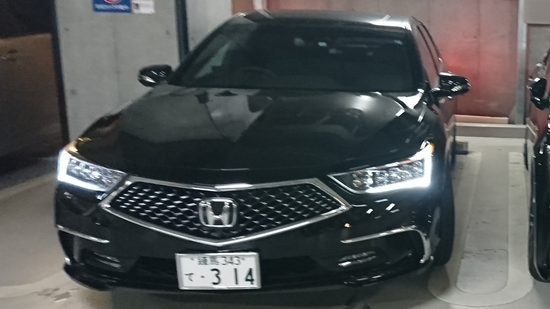 クースケ Hondaレジェンド売ります ほぼ新車 5000キロ以下 ほぼフルオプションで5月の購入価格が約800万円 都心に引っ越して妻も乗れるコンパクトカーを買うので泣く泣く売却します コーナーリングは異次元 国産セダン最速 セダン版nsxの走りを体感