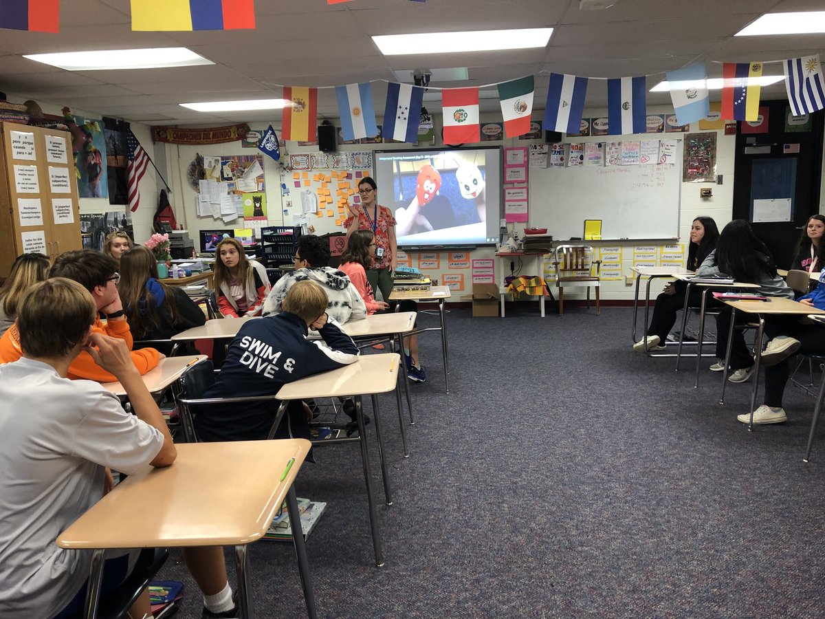 Fun learning Spanish with finger puppets.
#WeAreLamphere