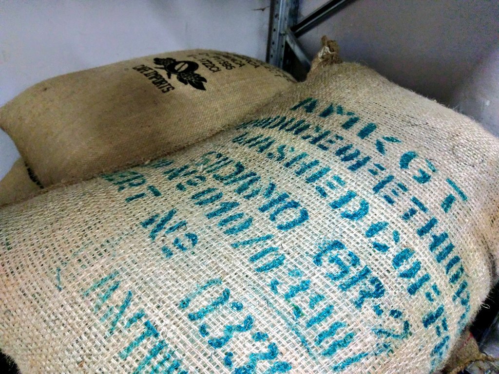 OBrotherBrewing's tweet image. Somethin's brewin, and for once it ain't beer! Brilliant morning with our friends @CloudPickercoff tasting a load of beautiful varieties and learning about the world of coffee! And old friend is on his way! #GuessWhosComin? #CloudPicker #Collaboration #Independent #Irish #Local