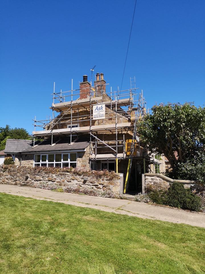 askscaffolding's tweet image. Access scaffold erected to high and low level gables for repointing in Oulston.
#Ask #NorthYorkshire #Scaffolding