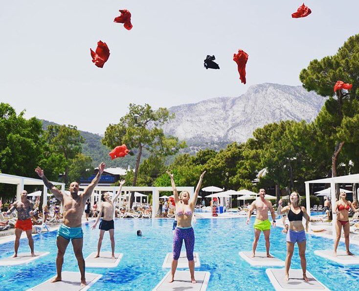 Getting really hot here! Let's do some work out at World Class Fest! Who wants to sweat with our professional trainers?🏊🤸‍♀️
.
Burası biraz sıcak mı oluyor? World Class Fest'te biraz yorulmanın tam zamanı! Profesyonel hocalarımızla spor yapmak isteyen herkes bu festivale!