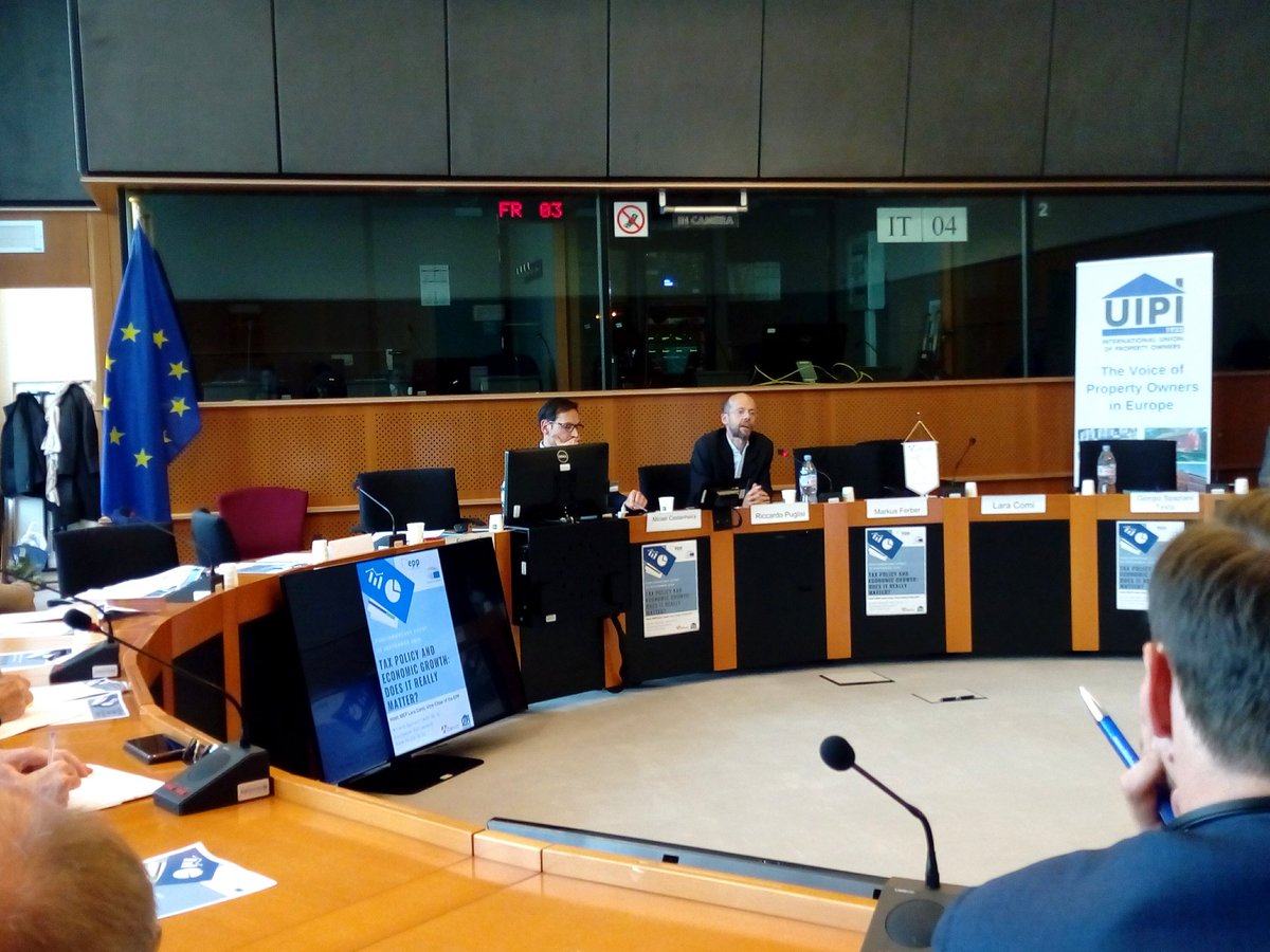 UIPI_EU's tweet image. #Micro vs #Macroeconometrics: 
Prof. Puglisi has the floor at CONFEDILIZIA-UIPI event &quot;Tax Policy and Economic Growth: Does It Really Matter?&quot;
#taxANDgrowth #Shifting_orNOT_Shifting